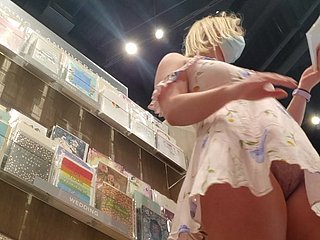 Carino upskirt bionda
