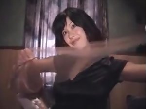 Dziewczyna azjatyckich lick jej nylonu stóp