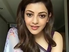 كاجال اغاروال عرض الآباط والثدي في أكمام ساري
