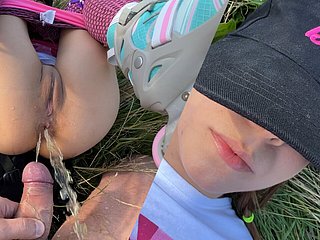 Oh no! Ha fatto pipì nel culo di Barbie - piscio nel culo