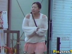 Отвратительные азиаты мочеиспускания