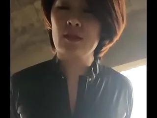 风情艳主在毛坯房调教朋友圈的富姐貌似两人的逼都很干涩高清无水印